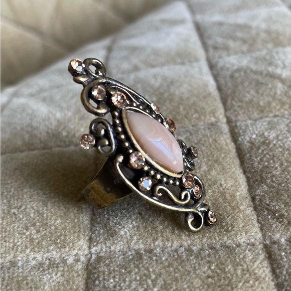 Gorgeous jewelled ring adjustable - Picture 4 of 4